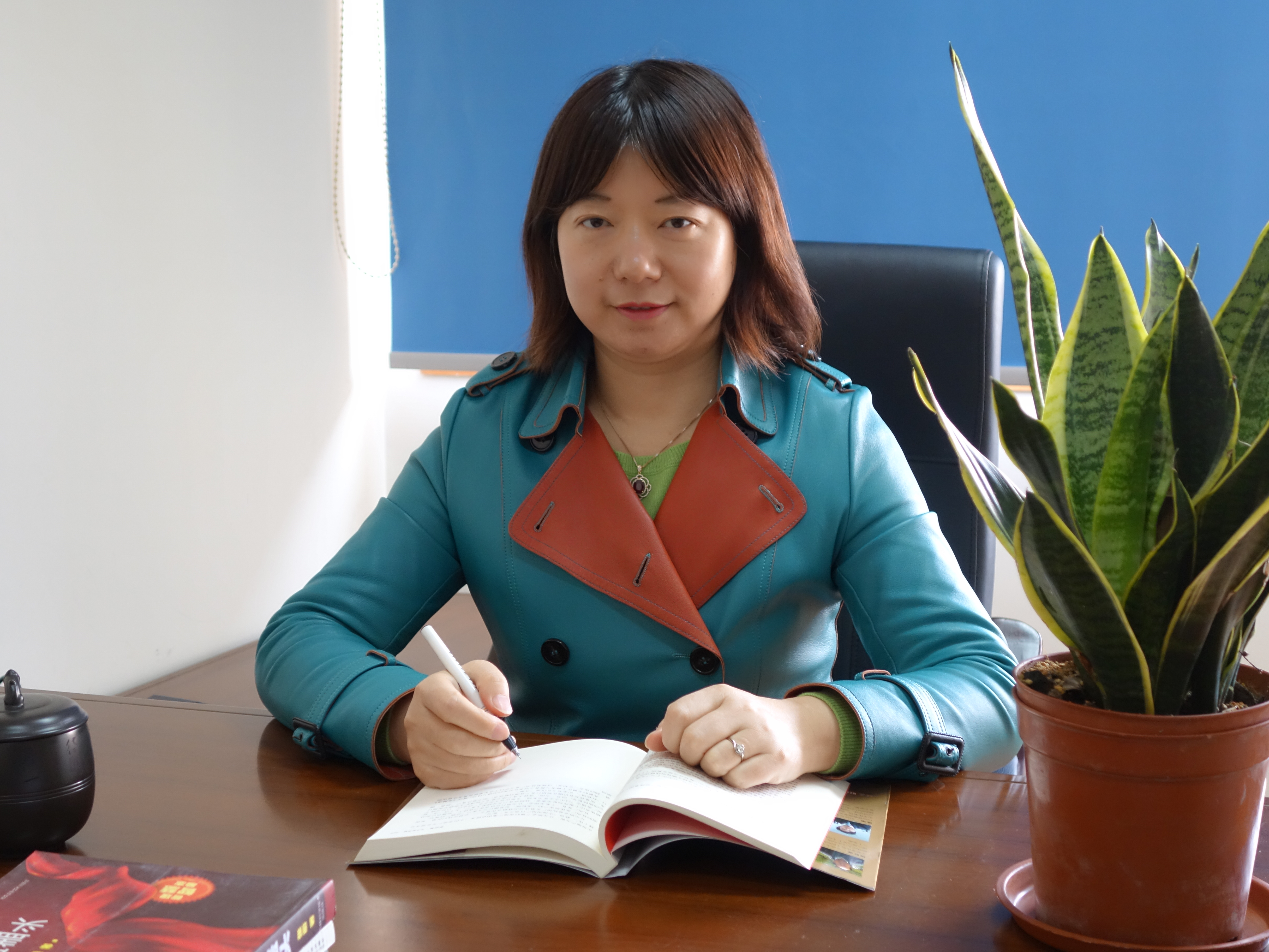 卫静芬 悉尼工商学院党委副书记、讲师-上海大学妇女工作委员会